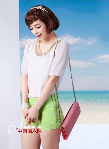 初秋流行什么颜色 白色t恤衫怎么搭配好看