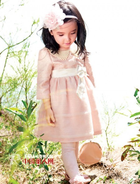 儿童粉色服装搭配 开学第一天适合穿什么服装