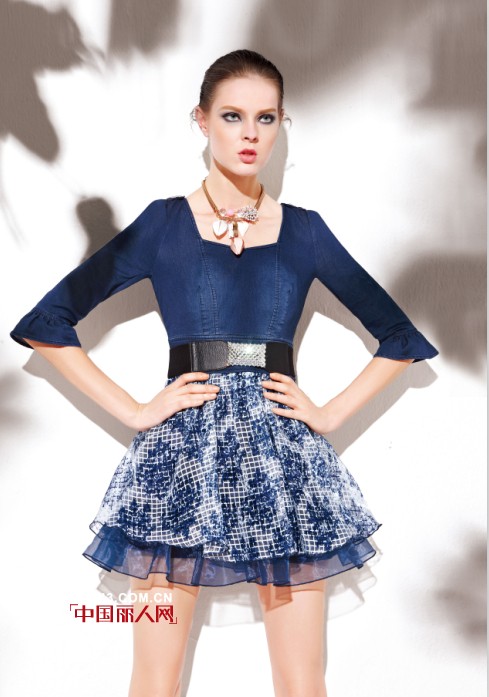 楚阁TRUGIRL:秋季里的蓝色经典   蓝色衣服搭配