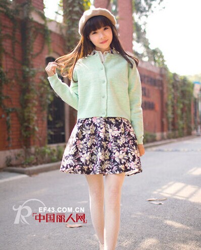 毛衣怎么搭配更好看? 试试跟短裙一起搭怎么样?