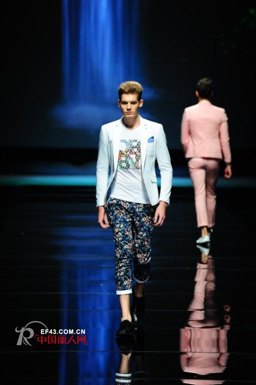 热烈祝贺“BENBO拾年·梦想随行”2015春夏新品发布会圆满落幕