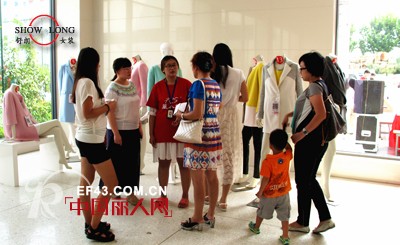 舒朗首届“大衣节”今日盛大启幕  舒朗旗下电商专属大衣品牌——风入松大衣坊华丽呈现