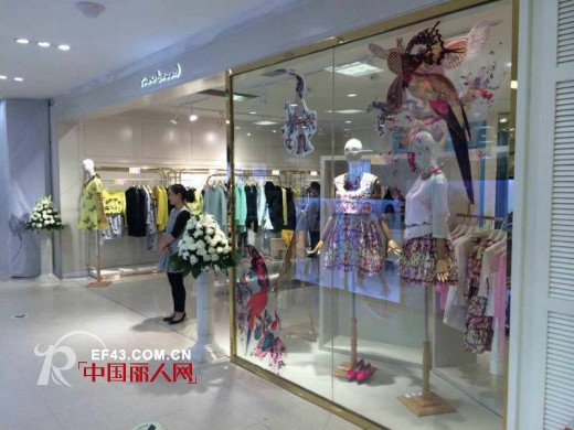 恭贺:SNOW BOUND(璱妠)女装重庆新世纪店隆重开业