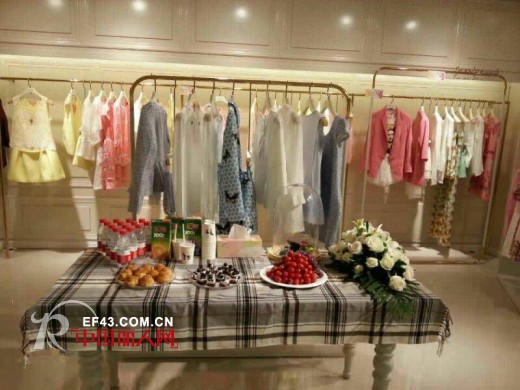 恭贺:SNOW BOUND(璱妠)女装重庆新世纪店隆重开业