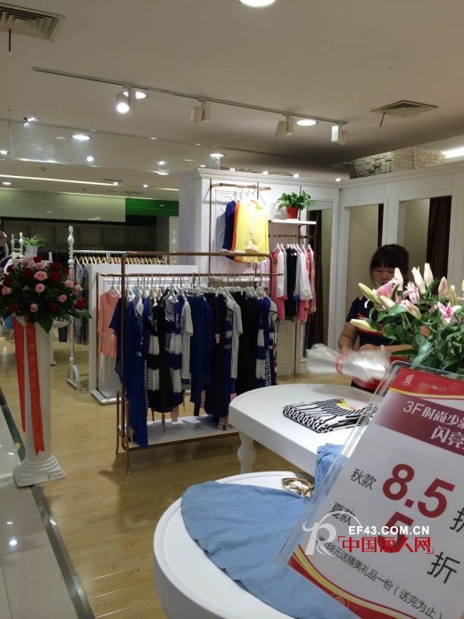 祝贺千思蔓女装苏州万亚广场店开张大吉