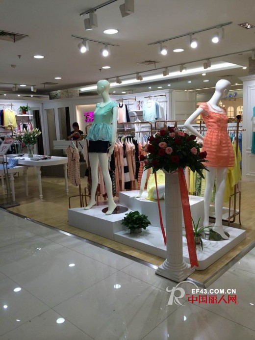 祝贺千思蔓女装苏州万亚广场店开张大吉