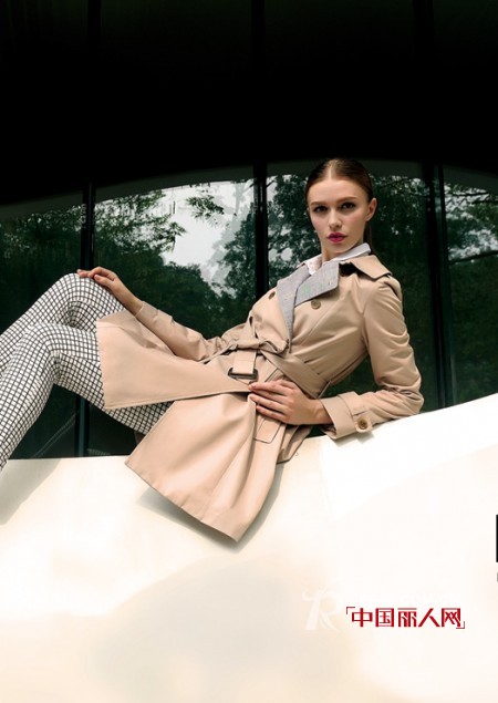 秋季穿什么有女王范  新款外套怎么搭有气质