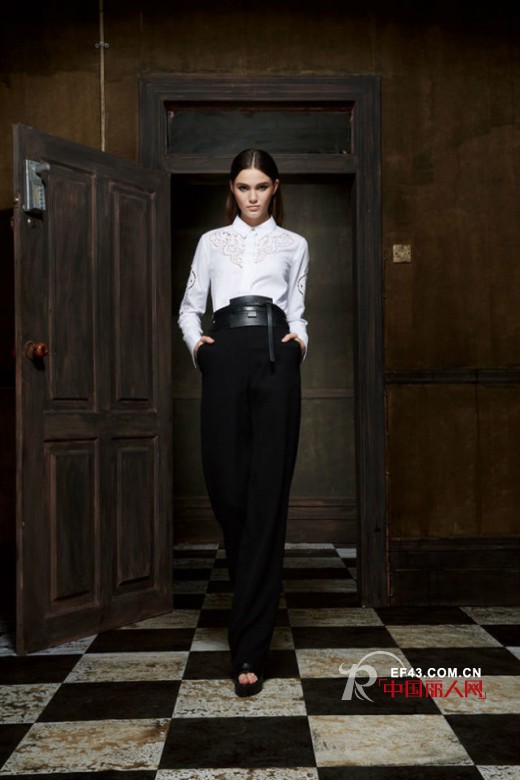 白色衬衫怎么搭配   白色衬衫配什么裤子