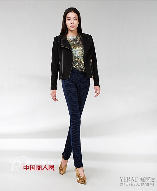 搭配新风尚,“裤”装舞秋韵