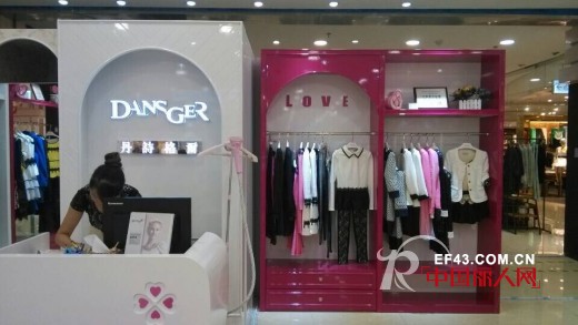 丹诗格尔女装四川绵阳万达店盛大开业