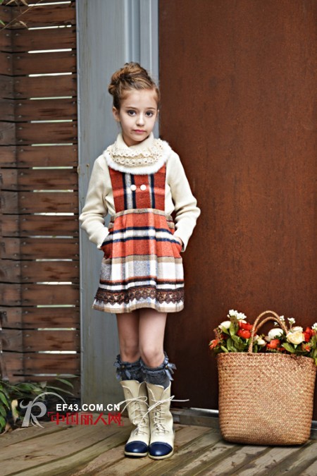 参加儿童节目适合怎么搭配 短裙配碎花上衣