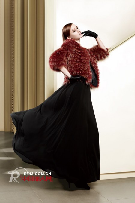 年会主持穿什么衣服 公司年会穿什么服装