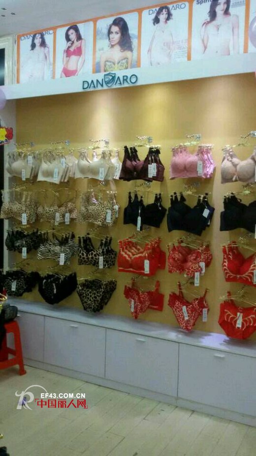 韩国留学美女老板加盟丹黛雅 重庆新世纪店新商场期待您的光临