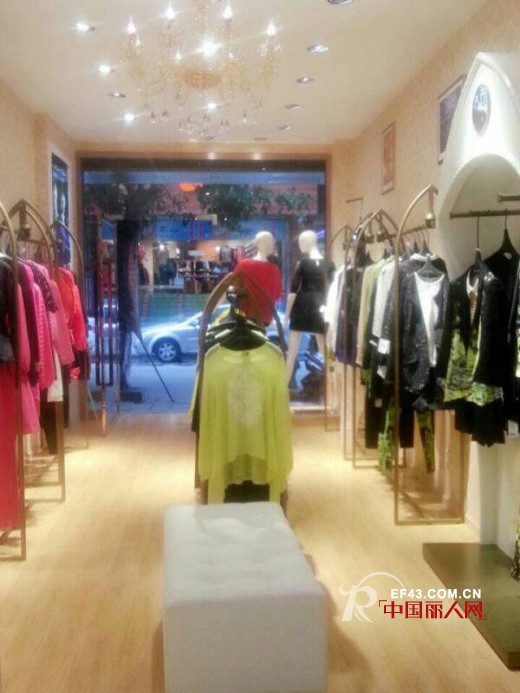 恭贺:艺术女装“迪斯廷.凯”南充专卖店隆重开业