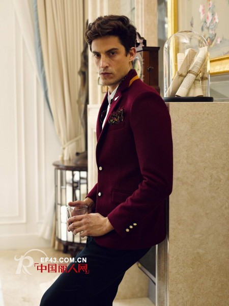 英伦风格男士西装款式 男士穿什么西装最好看