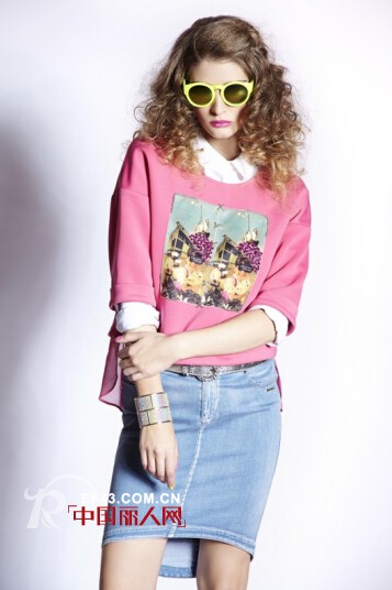 牛仔裙怎么搭配 牛仔裙配什么上衣