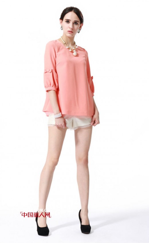 粉色如何搭配?粉色上衣怎么搭配?