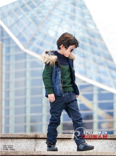 牛仔羽绒服搭配 牛仔马甲搭配