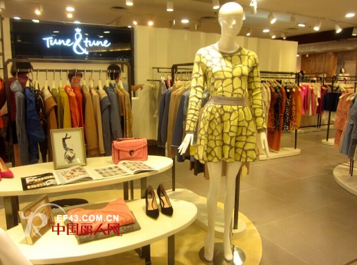 tune tune女装深圳东门太阳百货店中秋隆重开业