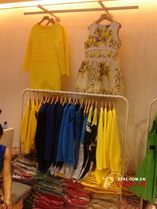 恭贺:路莎女装株洲店隆重开业