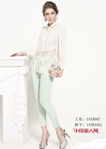 木帛秋装新品演绎时尚蕾丝风潮