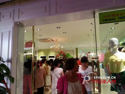 七彩蝶强势进驻喀什步行街  开业当天创3万元业绩