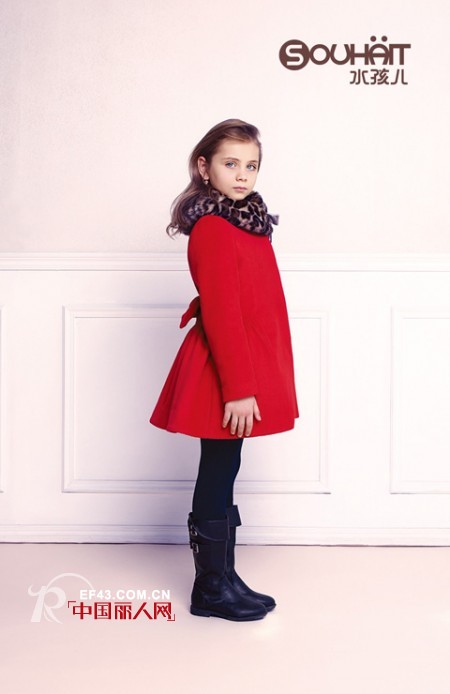 童装无袖连衣裙搭配长筒靴好看吗?红色呢外套怎么搭配?