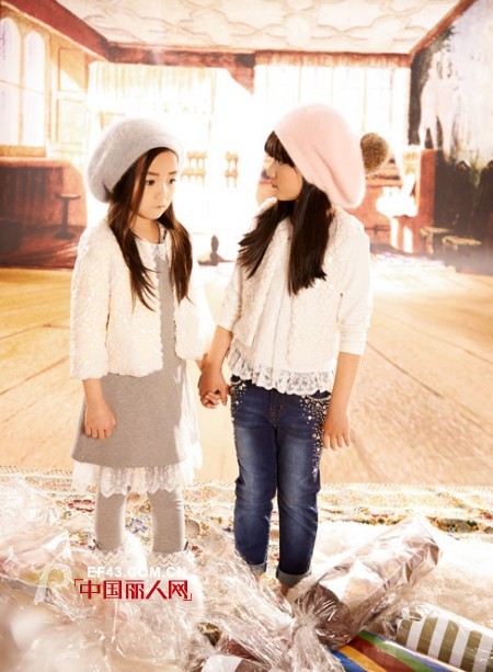 白色上衣配什么好看 白色衣服配什么裤子