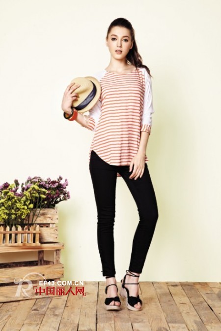 条纹T恤怎么搭配 条纹T恤搭配什么裤子