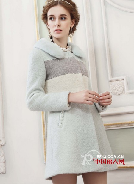 蓝色呢子配什么颜色 粉色蕾丝外套配白色打底裤