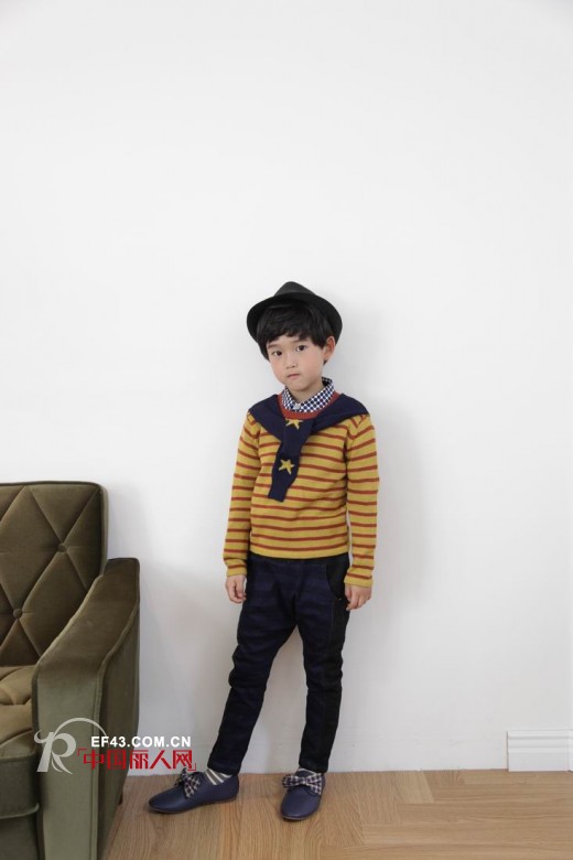 韩版针织外套怎么搭配 雪纺长袖连衣裙配灰色打底裤