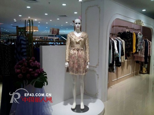 伊汶贝迩女装中秋节入驻深圳公明佳华商场 祝愿广大新老顾客中秋节快乐!