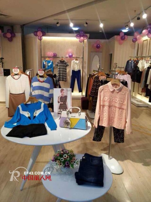 热烈祝贺自由鸟服饰重庆永川梅西百货店开业 开业当天业绩突破2万