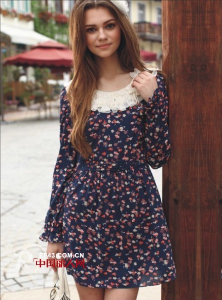 秋天穿什么裙子显瘦 蕾丝裙碎花裙新款搭配