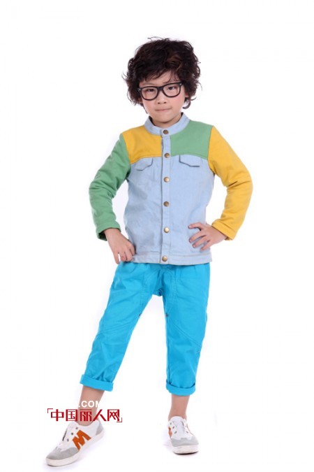 儿童衬衫如何穿搭 衬衫配什么裤子 开什么品牌童装好