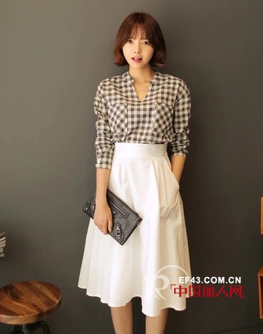 初秋OL优雅搭配  衬衫搭配半身裙简约装扮
