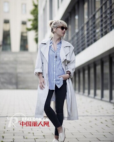 秋装怎么搭配才率性又简约大方?  来看街拍潮人为你示范