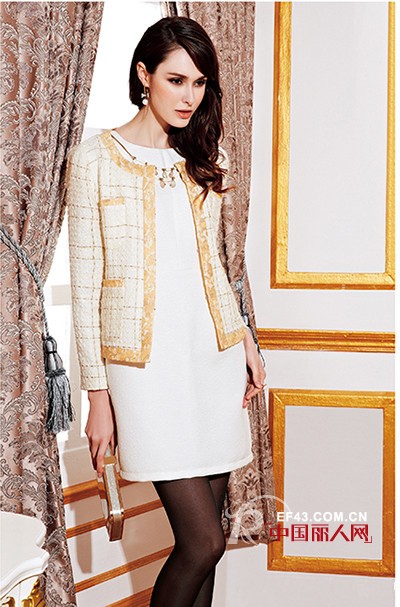 秋款长袖连衣裙搭配  秋季连衣裙搭配什么外套