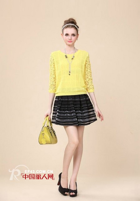 白色蕾织花蕾丝衫搭配包臀裙 欧根纱黑短裙新款