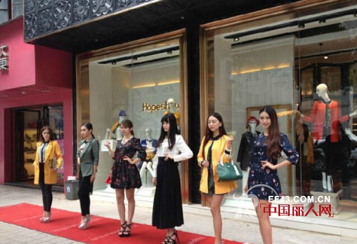 红袖女装武汉中山旗舰店,南京中央商场店奢耀启幕