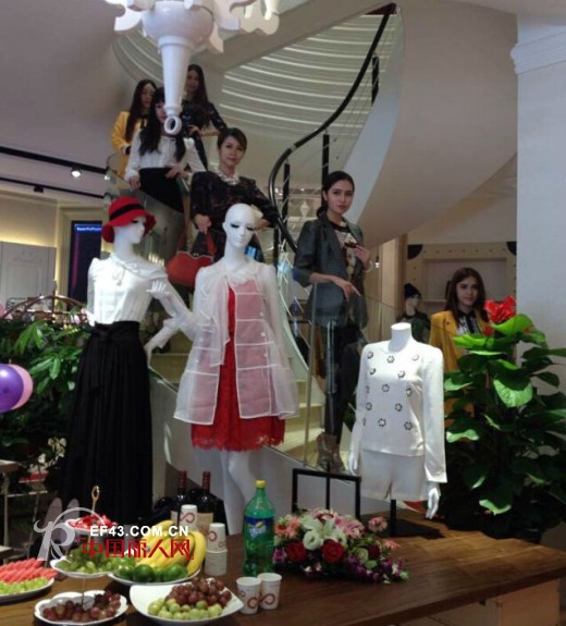 红袖女装武汉中山旗舰店,南京中央商场店奢耀启幕