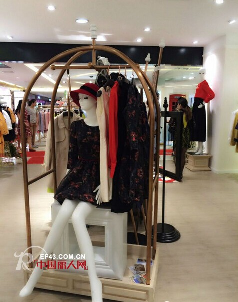红袖女装武汉中山旗舰店,南京中央商场店奢耀启幕