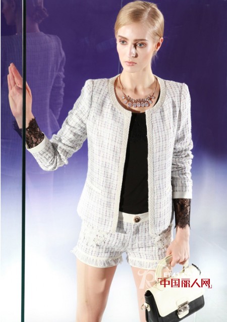 成熟女人适合梳什么发型 成熟女性职业套装搭配发型