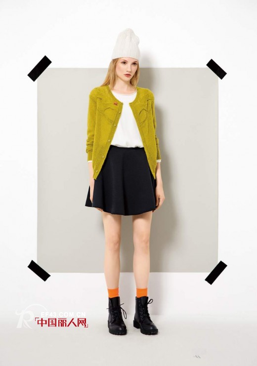 纯色调的衣服在秋季应该怎么搭配   秋季服装搭配