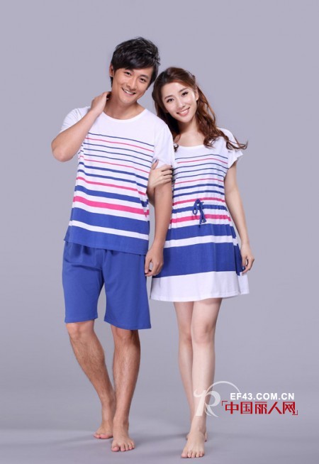 宽松的大朵印花睡裙 条纹款式情侣睡衣LOOK