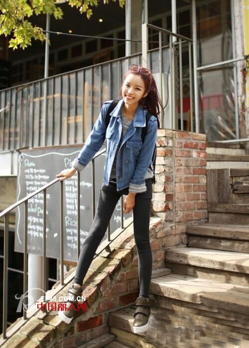 街拍牛仔外套女生 裙子搭配牛仔外套好看吗