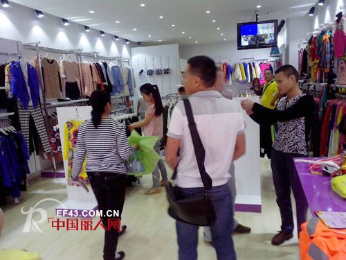 9月13日耶丽雅YLY-CS004-440连锁卖场盛大开业