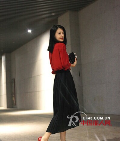 轻复古演绎秋日优雅  复古虽好不要用力过猛哦