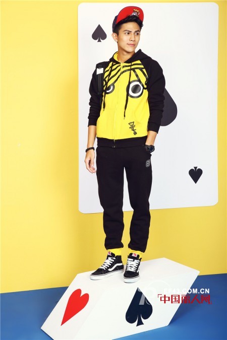 秋季男生holymoly休闲卫衣搭配 省心又时尚