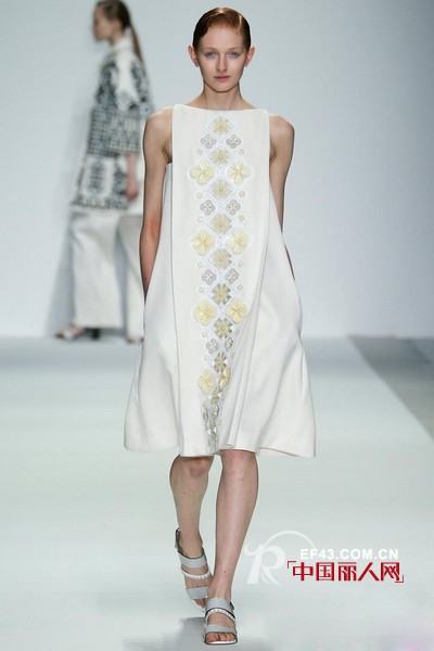 伦敦时装周秀场直击  Holly Fulton 2015春夏系列新品赏析